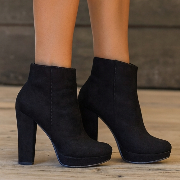 Candie's Shoes - Candies NEW!! Actress, Retro, 70's, Chunky, Platform, Block Heel. Bootie 8M